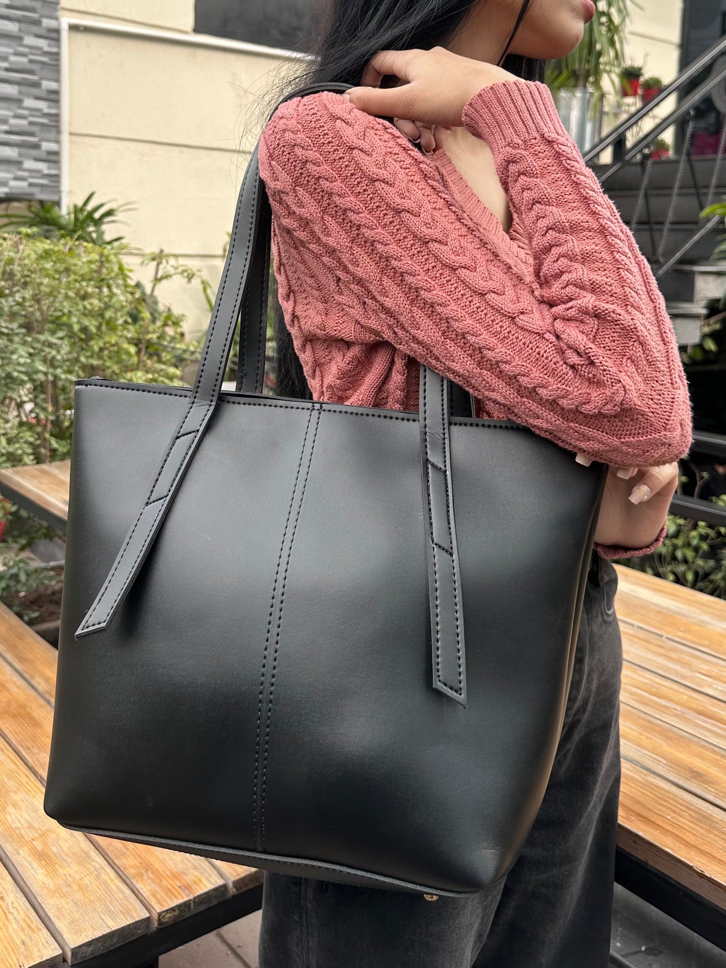 Charm - Timeless Comfort Tote- Black