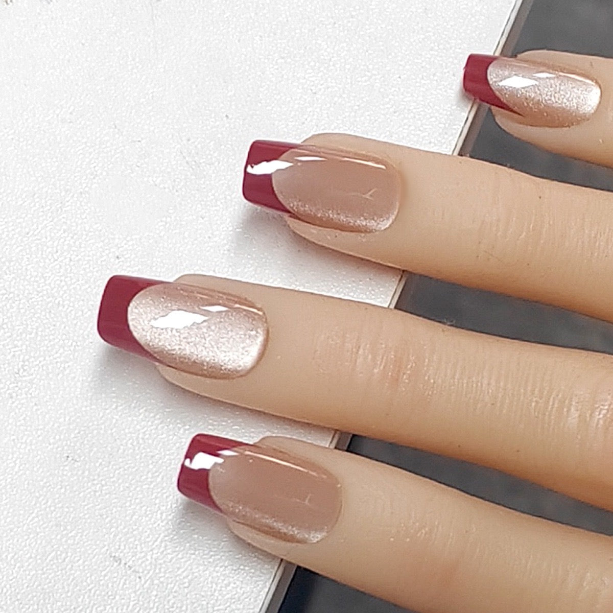 Nails-099-Cat Eye Reflection Premium Red Tip Nails