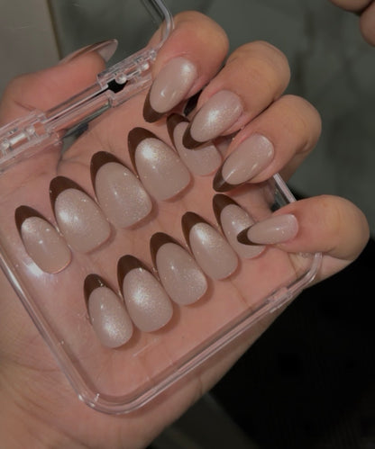 [Premium] Cat-eye reflective Nails-4179-Almond nails- Free 24 -pc Sticker Sheet  included