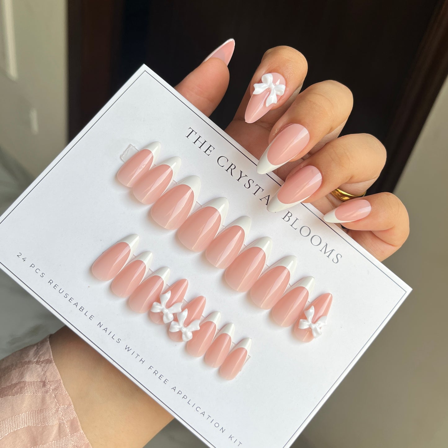 Nails-4273- Almond 3D nails