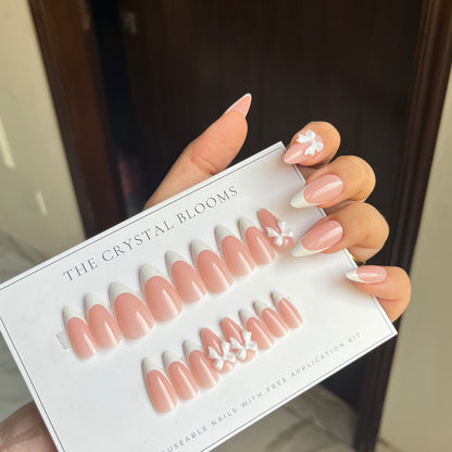 Nails-4273- Almond 3D nails