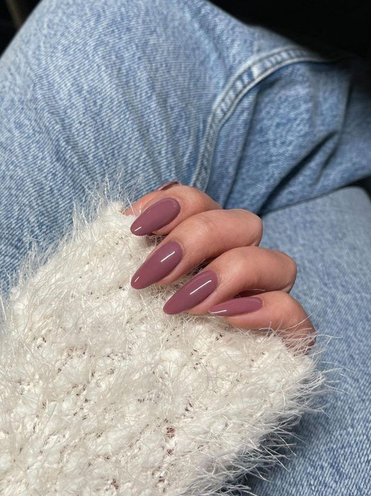 Nails -931- Free 4 pc nail kit included