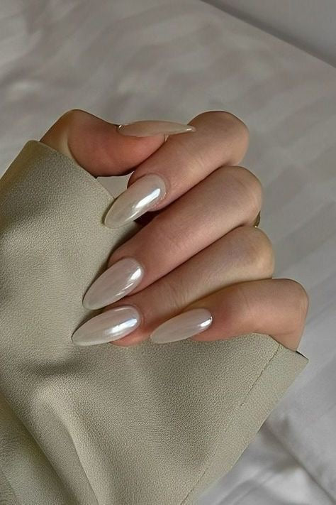 Nails-05-PREMIUM (Hailey pearl nails) - white chrome/glazed nails