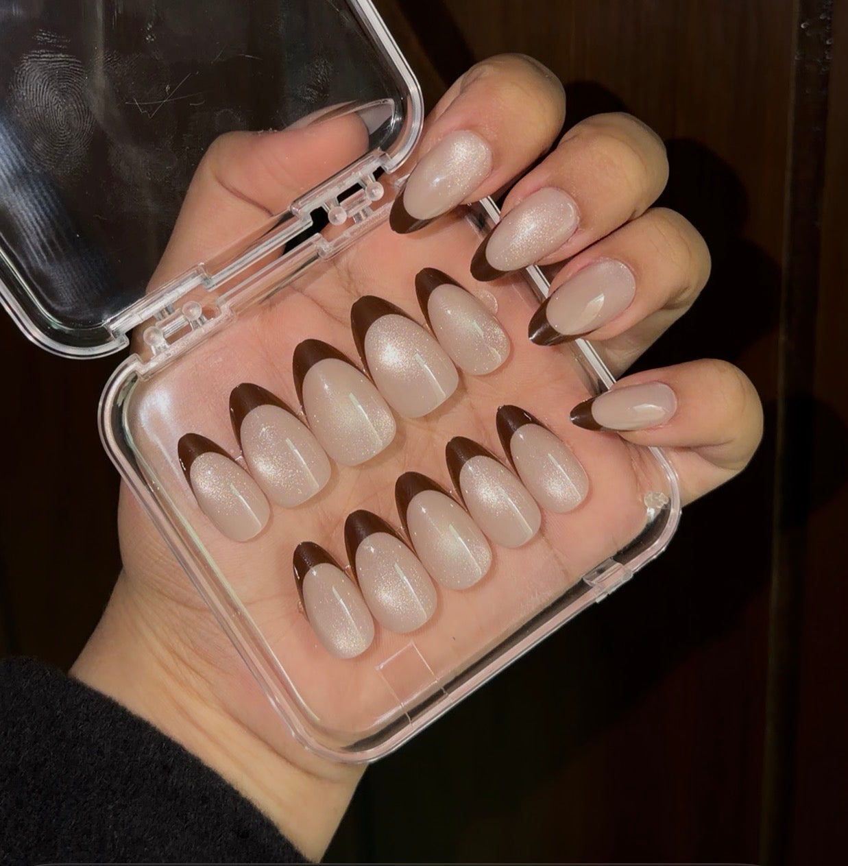 [Premium] Cat-eye reflective Nails-4179-Almond nails- Free 24 -pc Sticker Sheet  included