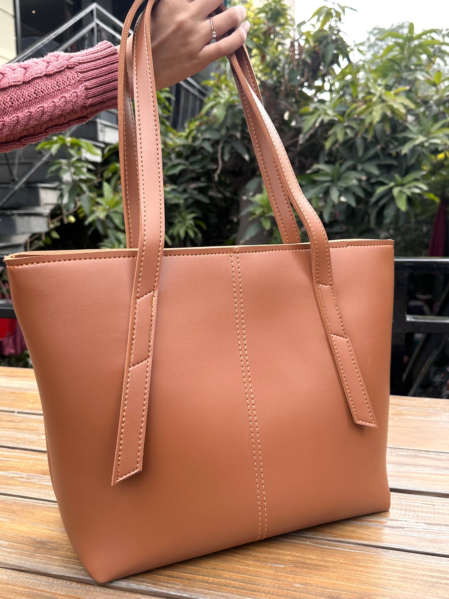 Charm - Timeless Comfort Tote- Brown