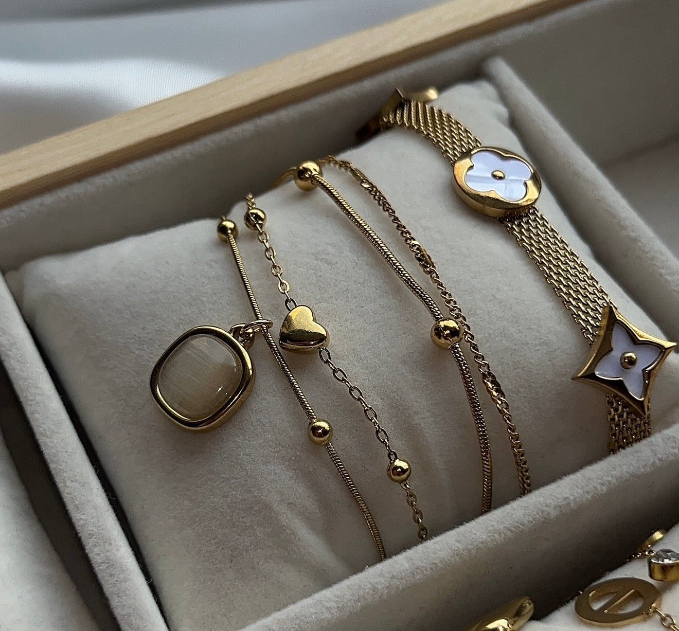 Lorien Bracelet (N141)